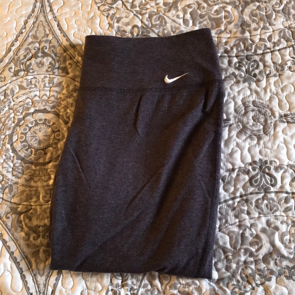 Nike cropped dri fit leggings